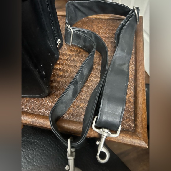 APC Laptop Bag - Picture 3 of 8